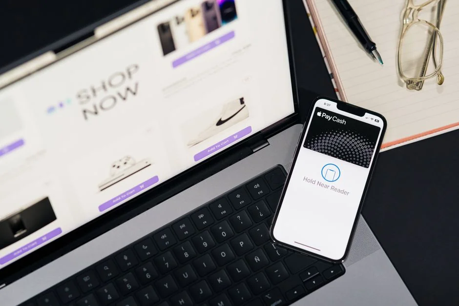 hero-img-02 This photo is taken by Lubos Volkov for UX Store while giving a tips on how to become better designer.
After your reach certain skill level is it harder and harder to get any better … In order to progress you need to constantly push yourself to the limits and learn new things … Photo: https://www.instagram.com/lubosvolkov/ For: https://uxstore.com